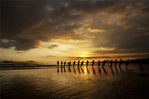 重庆火锅加盟连锁品牌哪个好，三锅演义火锅开店要花多少钱