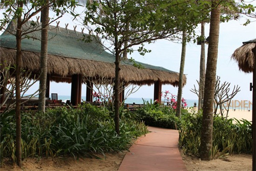 在新源县加盟巴西老城区炭火蛙锅开店会亏吗，2025年还能在新源县投资特色火锅行业吗