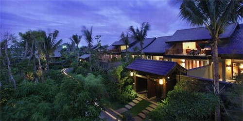 奶茶加盟连锁哪家有前景，鲜茶道品牌实力怎么样